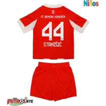 Camiseta Bayern Munich Josip Stanisic #44 Primera Equipación para niños 2025-26 manga corta (+ pantalones cortos)